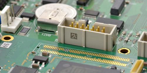 刻有二维码的塑料元器件