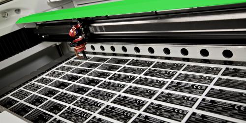 用工业激光机雕刻的CE牌