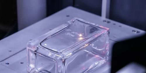 小型香水瓶激光雕刻机