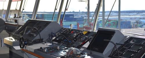 Navigational cabin with ship maneuvering commands