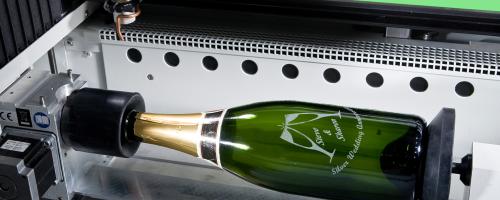 用CO2激光机雕刻的香槟酒瓶