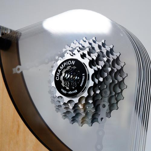 用CO2激光雕刻机制作的亚克力奖杯