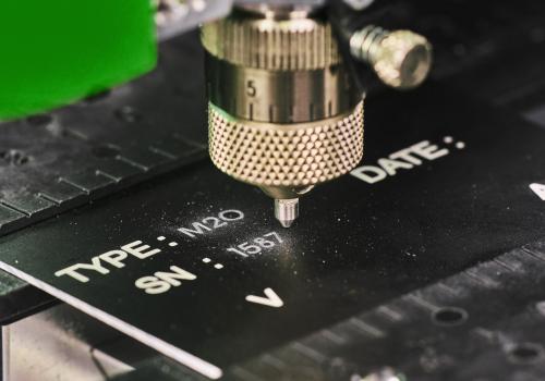 机械雕刻机制作的CE铭牌