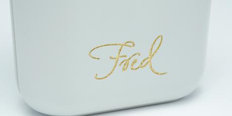 塑料上的镀金蜡特写