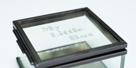 Engraving on a jewelry glass box filled with silver gilding wax